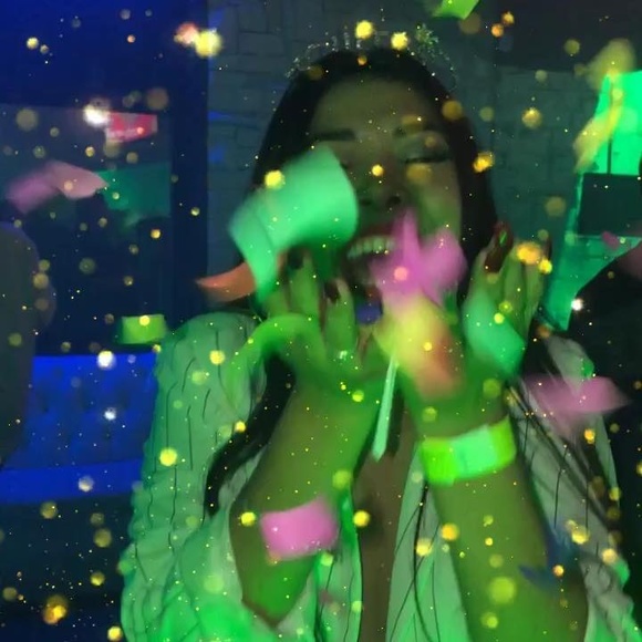 Meet your Posher, Destini - Picture 1 of 1